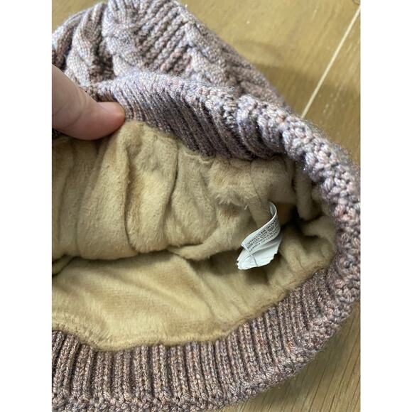 NWT Natasha beanie dark mauve - Picture 3 of 3